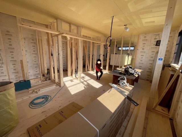 「ご家族そろっての内見。完成まであと3ヶ月」