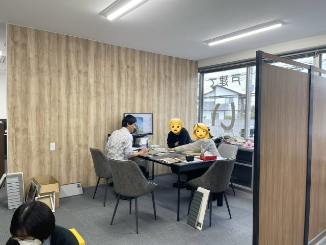 E8D75F4B-5C9D-41F2-AA4B-EEDE24676E18